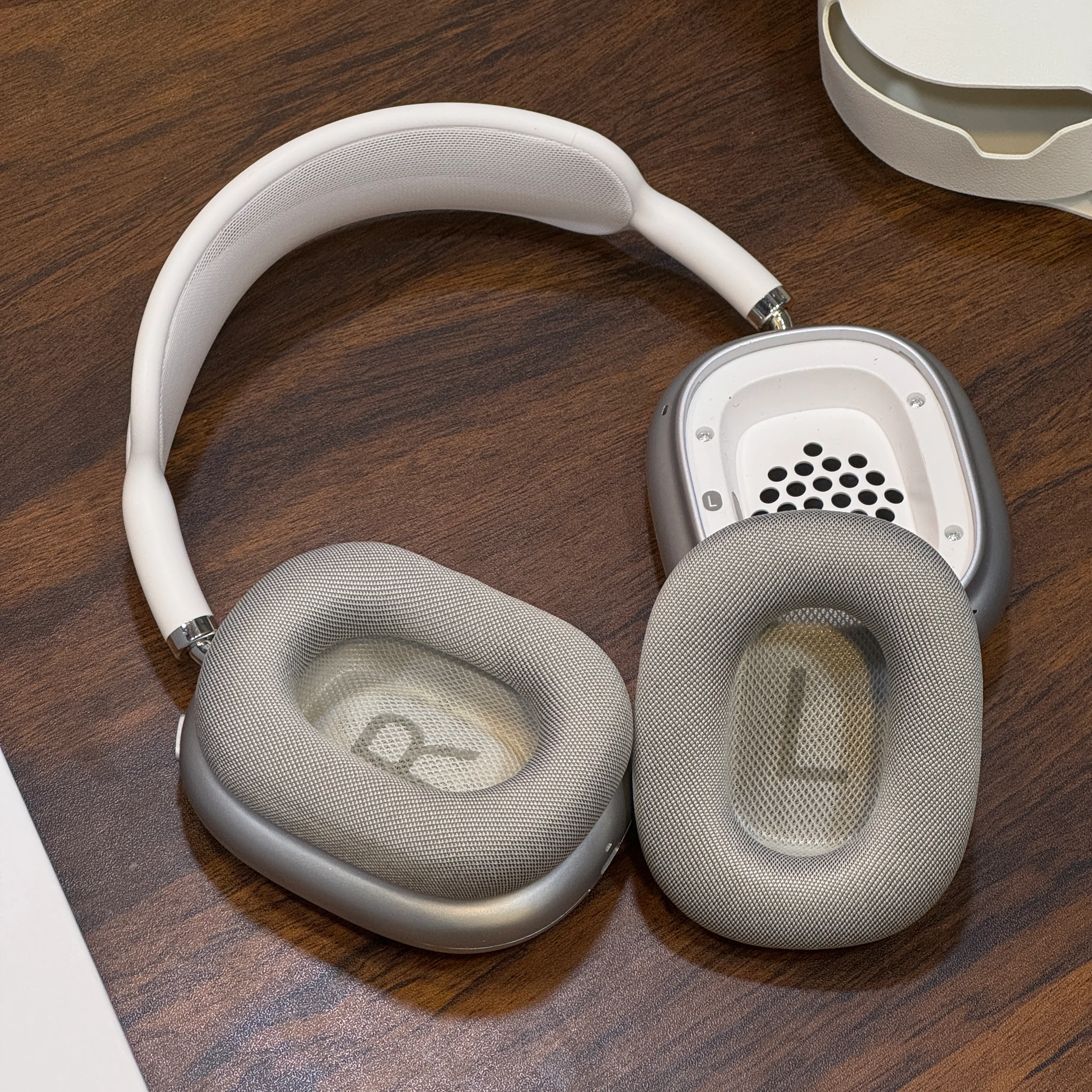 Airpods Max wireless headphone Premium Quality (Limited Stock) - Image 12