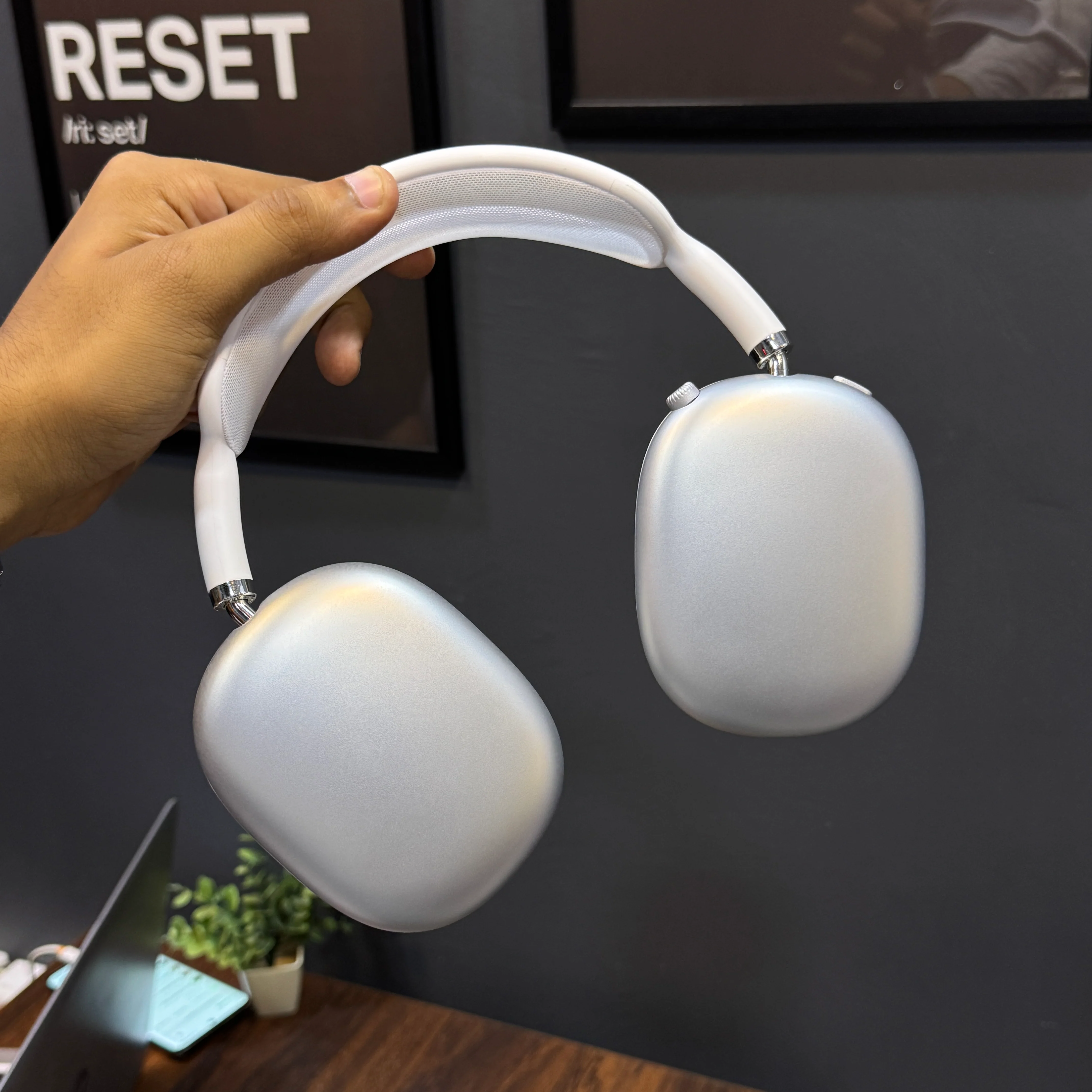 Airpods Max wireless headphone Premium Quality (Limited Stock) - Image 18